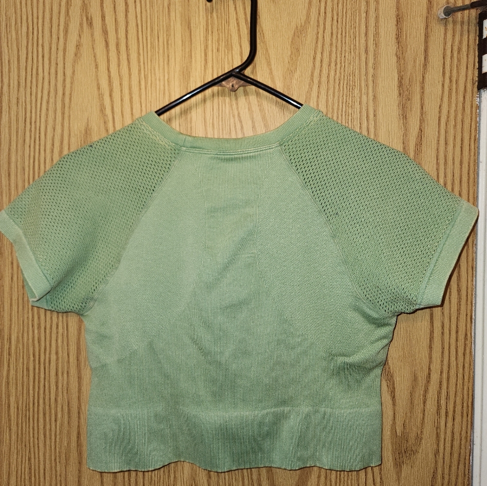 Green Short Sleeve Crop Top - Picture 3 of 7